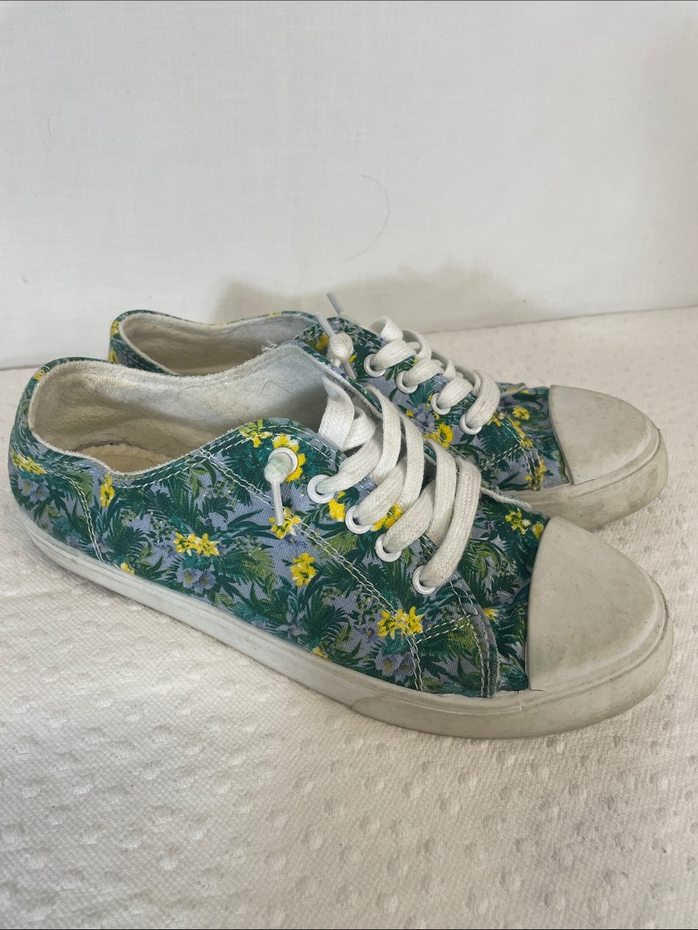 Tommy Bahama Floral Canvas low top classic sneaker Keds Vans Converse W8.5